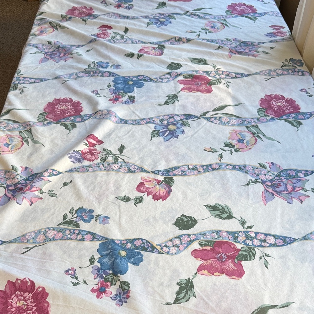 Vintage Full-Size Flat Sheet – Floral Ribbon Print – Cotton Blend Fabric – 1980s